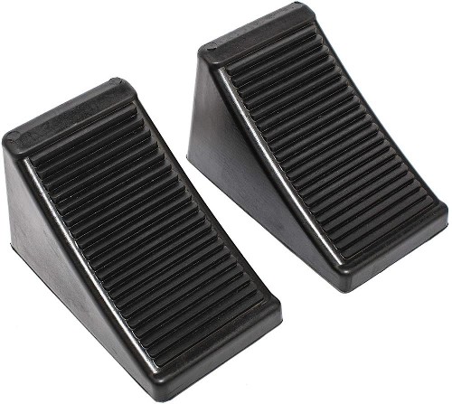 MaxxHaul 50011 Rubber Wheel Chock with Eyelet (6-1/2-in. x 3-3/4-in. x 4-in.), 2 Pack