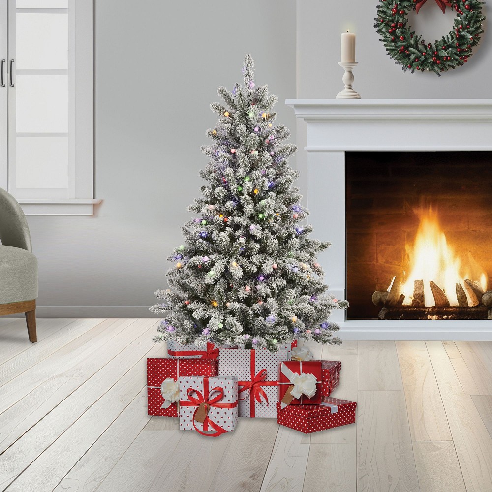 LED 4.5' Hobart Flocking Twinkle Christmas Tree