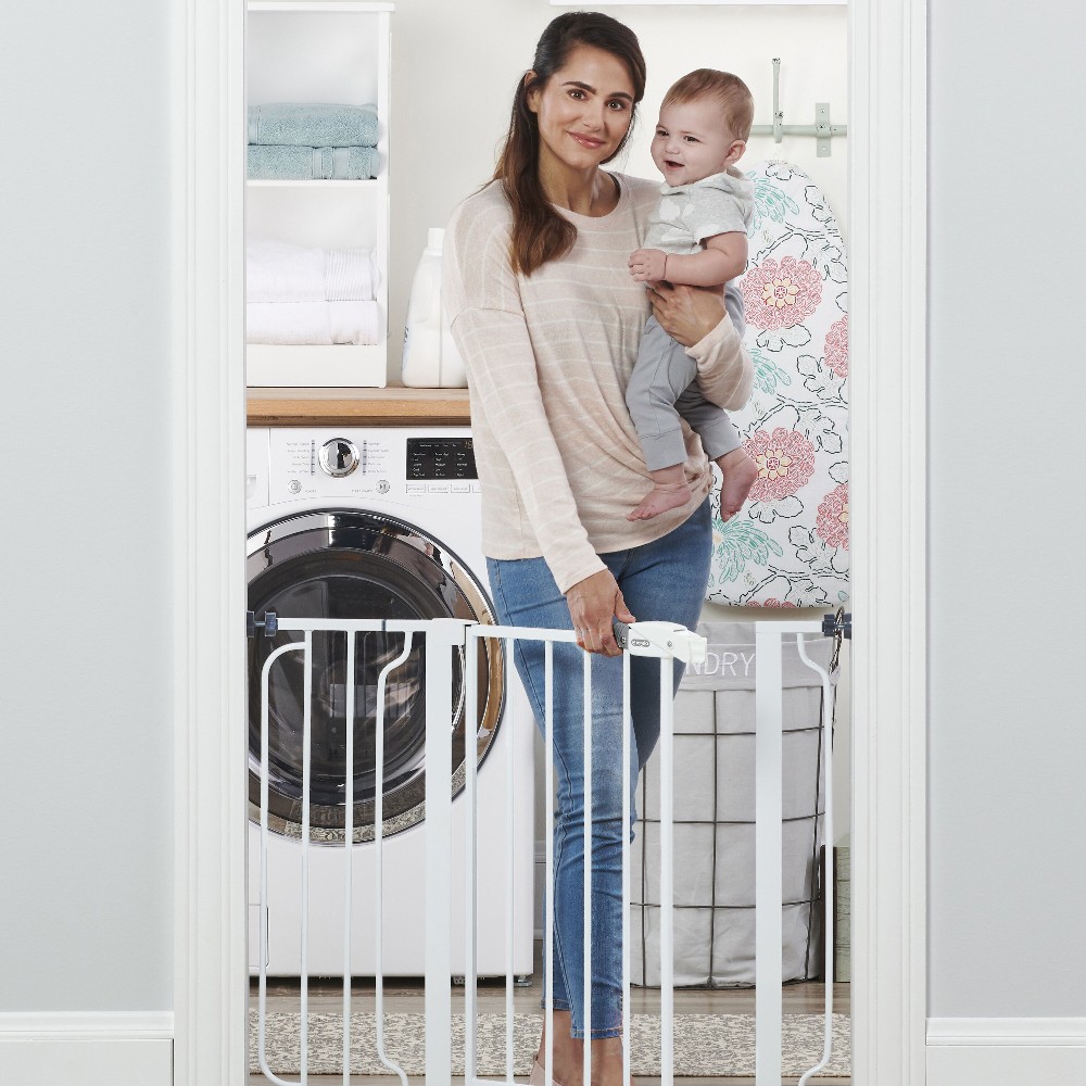 Easy Step Safety Gate 38.5-in x 30.0-in Pressure/Hardware Mounted White Metal Safety Gate