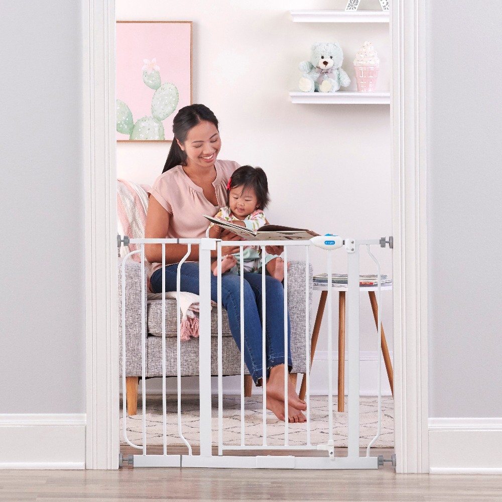 Extra Wide Safety Gate 38.5-in x 30-in Pressure/Hardware Mounted White Metal Safety Gate
