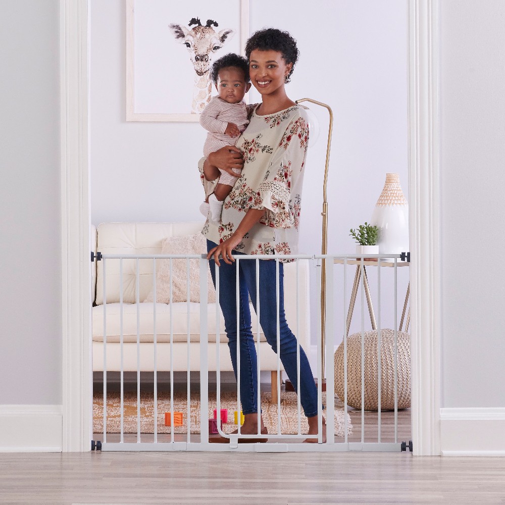 Easy Open Baby Gate 47.0-in x 30.0-in Pressure/Hardware Mounted White Metal Safety Gate